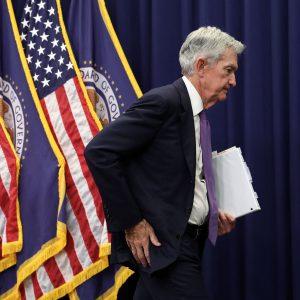 Fed: «Τέλος εποχής» για τη συναίνεση επί Τζερόμ Πάουελ στα επιτόκια