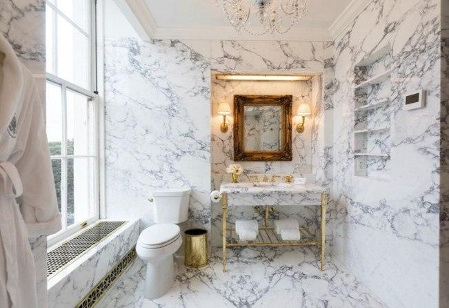 Λευκός Οίκος: Ασυγκράτητος ο Τραμπ ανακαίνισε και το μπάνιο του Λίνκολν