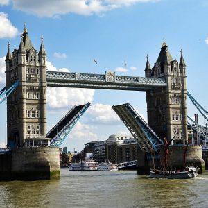 Βρετανία: Πτώση πληθωρισμού για πρώτη φορά σε 7 μήνες