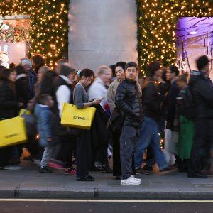 Βρετανία: Σε χαμηλό 17 ετών η καταναλωτική εμπιστοσύνη στο λιανεμπόριο