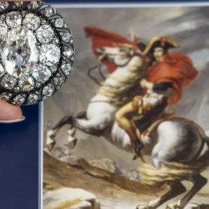 Ελβετία: Για 3,79 εκατ. ευρώ πουλήθηκε διαμαντένια καρφίτσα του Ναπολέοντα σε δημοπρασία στη Γενεύη