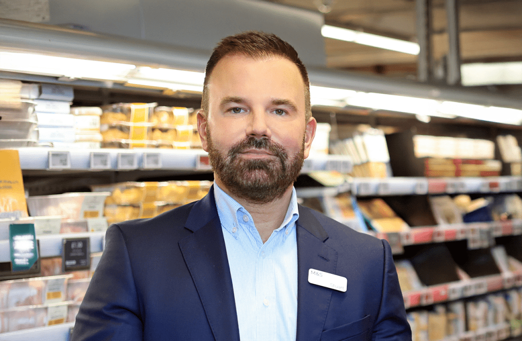 Marks & Spencer: Κρούει τον κώδωνα του κινδύνου για την κατανάλωση