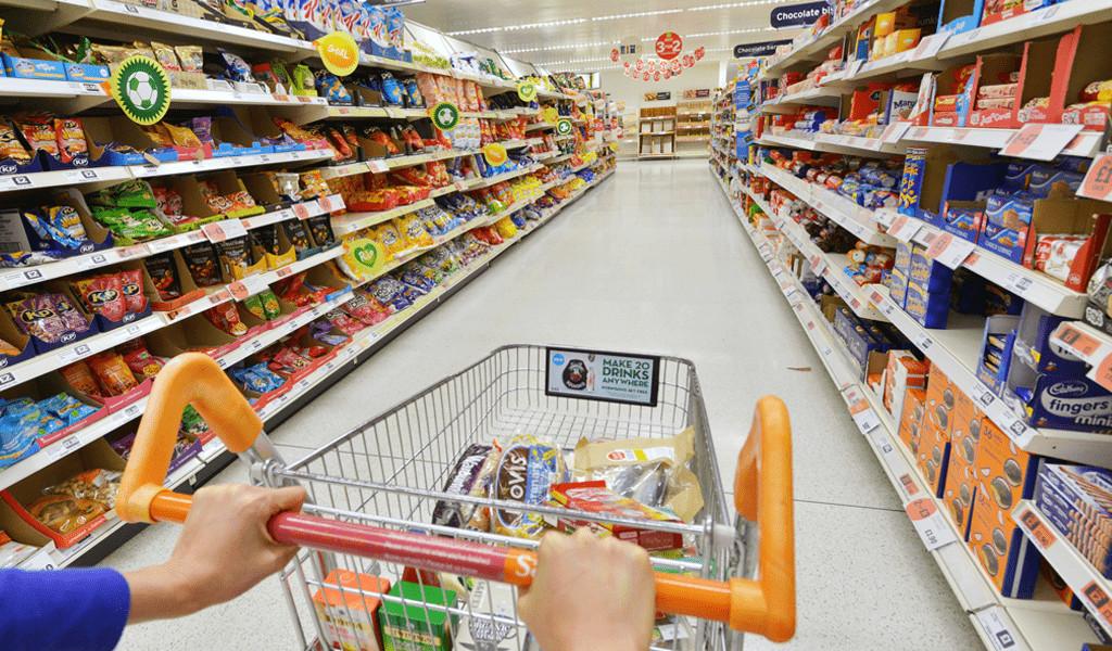 ΙΕΛΚΑ: Πτώση τιμών σε φρούτα και καθαριστικά – Άνοδος σε σοκολάτες και κρέατα