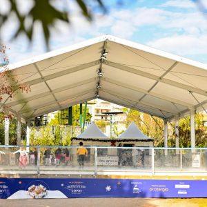 Protergia: Κυριακή στο «Χριστουγεννιάτικο Χωριό» της Περιφέρειας Αττικής με αφιέρωμα στον Μίκη Θεοδωράκη