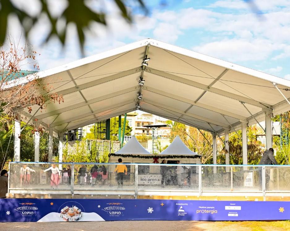 Protergia: Κυριακή στο «Χριστουγεννιάτικο Χωριό» της Περιφέρειας Αττικής με αφιέρωμα στον Μίκη Θεοδωράκη