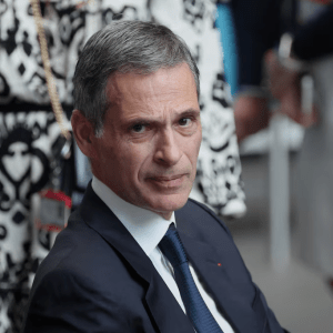 Carrefour: Ποσοστό 4% αποκτούν οι Γάλλοι δισεκατομμυριούχοι Saadé