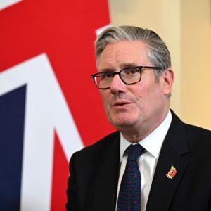 Βρετανία: Υψηλοί φόροι και πτώση επενδύσεων φρενάρουν την οικονομία