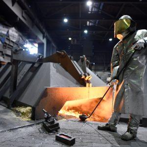 Χάλυβας: Η ΕΕ προειδοποιεί τον Λούτνικ να μην επεκτείνει τους αμερικανικούς δασμούς