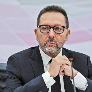 Στουρνάρας: Παραμένει το χάσμα με την Ευρώπη στην ελληνική βιομηχανία