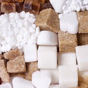 Ζάχαρη: Η Βρετανία επεκτείνει τον «φόρο ζάχαρης» – Σαρωτικές αλλαγές σε μιλκσέικ, latte και αναψυκτικά