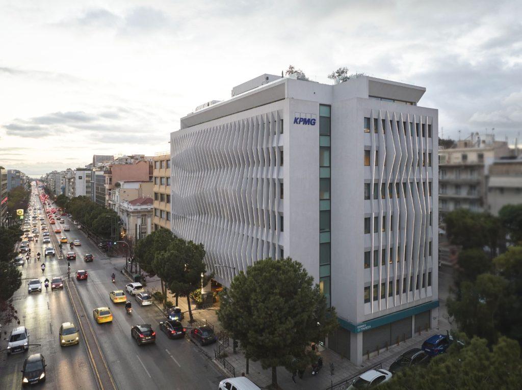 KPMG: Οι ηγέτες των επιχειρήσεων «βλέπουν» ότι η ΑΙ είναι η λύση στην πρόκληση του κλίματος