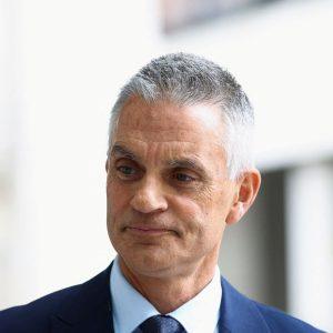 Τιμ Ντέιβι: Ποιος είναι ο γενικός διευθυντής που παραιτήθηκε από το BBC
