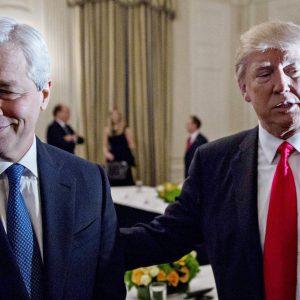 Τραμπ: Καλεί σε… δείπνο τον Ντίμον της JPMorgan και στελέχη της Wall Street