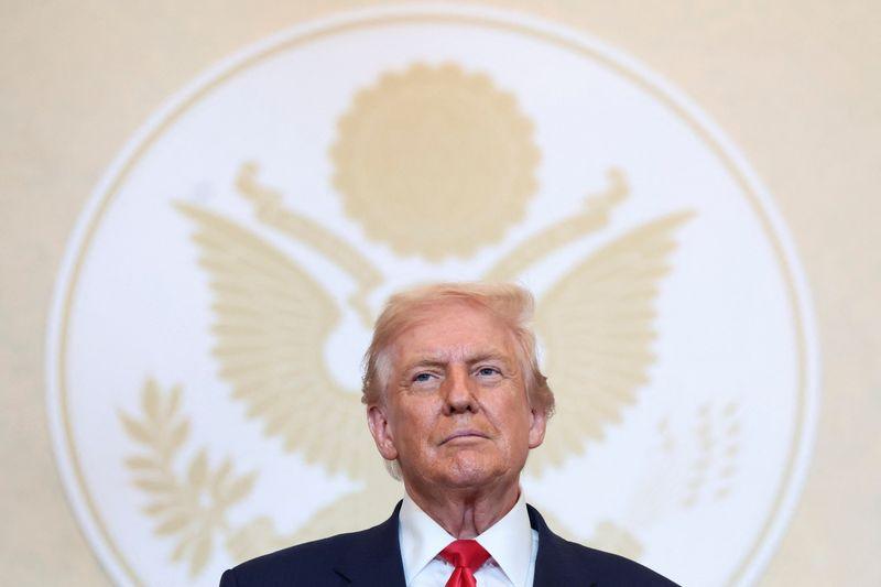 Τραμπ: Προχωρά και σε νέους περιορισμούς στους δημοσιογράφους