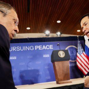 Ουκρανία: Αξιωματούχοι των ΗΠΑ και της Ρωσίας καταρτίζουν νέο ειρηνευτικό σχέδιο