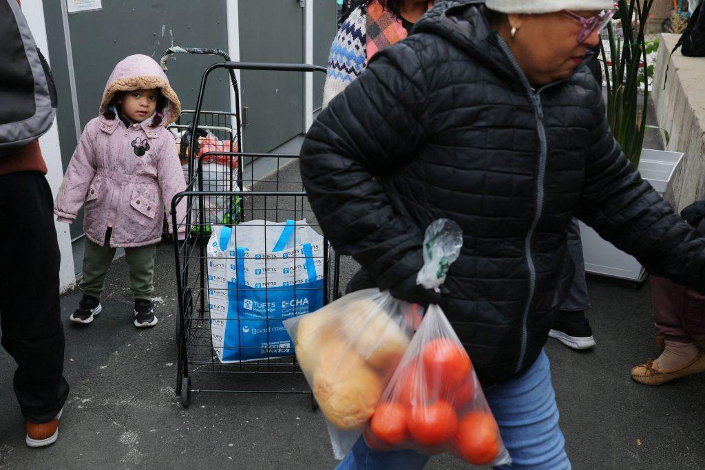 HΠΑ: Από δικαστήρια και shutdown «κρέμεται» η επισιτιστική βοήθεια για 42 εκατ. Αμερικανούς