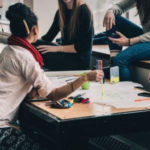 Gen Alpha: Πώς πιστεύει ότι θα είναι χώρος εργασίας του μέλλοντος