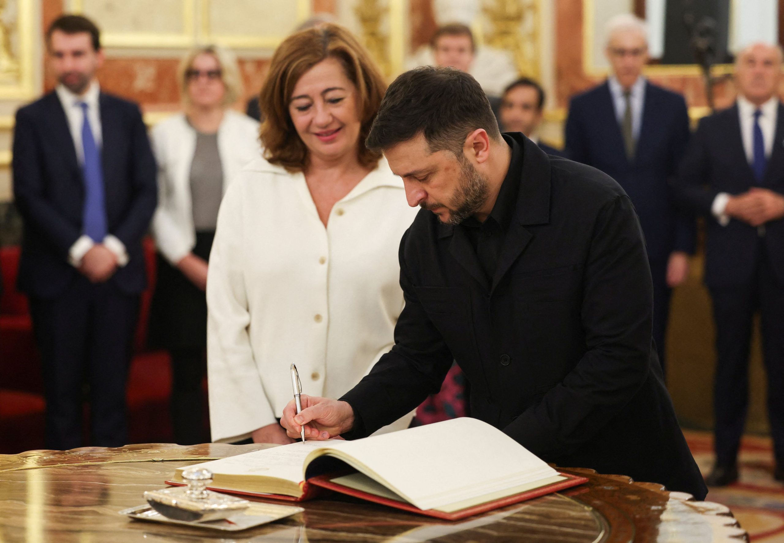 Ζελένσκι και ισπανικές εταιρείες άμυνας υπογράφουν συμφωνία συνεργασίας