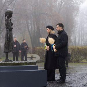 Politico – To δίλημμα Ζελένσκι: Να διαλέξει τη συμφωνία Τραμπ ή τους ασταθείς Ευρωπαίους φίλους του;