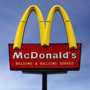 McDonald’s: Ξεπερνά τις προβλέψεις στις πωλήσεις – αλλά τα κέρδη απογοητεύουν