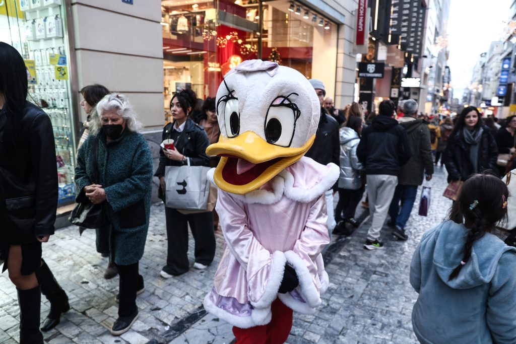 Εορταστικό ωράριο: Ανοιχτά τα καταστήματα Σάββατο και Κυριακή – Πώς θα λειτουργήσουν