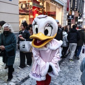 Εορταστικό ωράριο: Ανοιχτά τα καταστήματα Σάββατο και Κυριακή – Πώς θα λειτουργήσουν