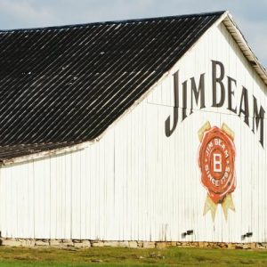 Jim Beam: Διακοπή παραγωγής και «φωτιά» στον ανταγωνισμό
