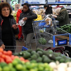 Πληθωρισμός: Χαμηλότερη άνοδος τιμών τον Νοέμβριο, αλλά οι πιέσεις στα αμερικανικά νοικοκυριά παραμένουν