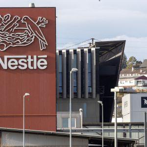 Nestlé: Στο φουλ οι μηχανές για να καλυφθεί η έλλειψη σε βρεφικά γάλατα