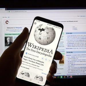 Wikipedia: Ζητά αποζημιώσεις από τις εταιρείες ΑΙ
