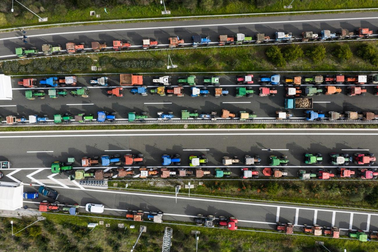 Αγρότες: Το «plan b» για τα μπλόκα