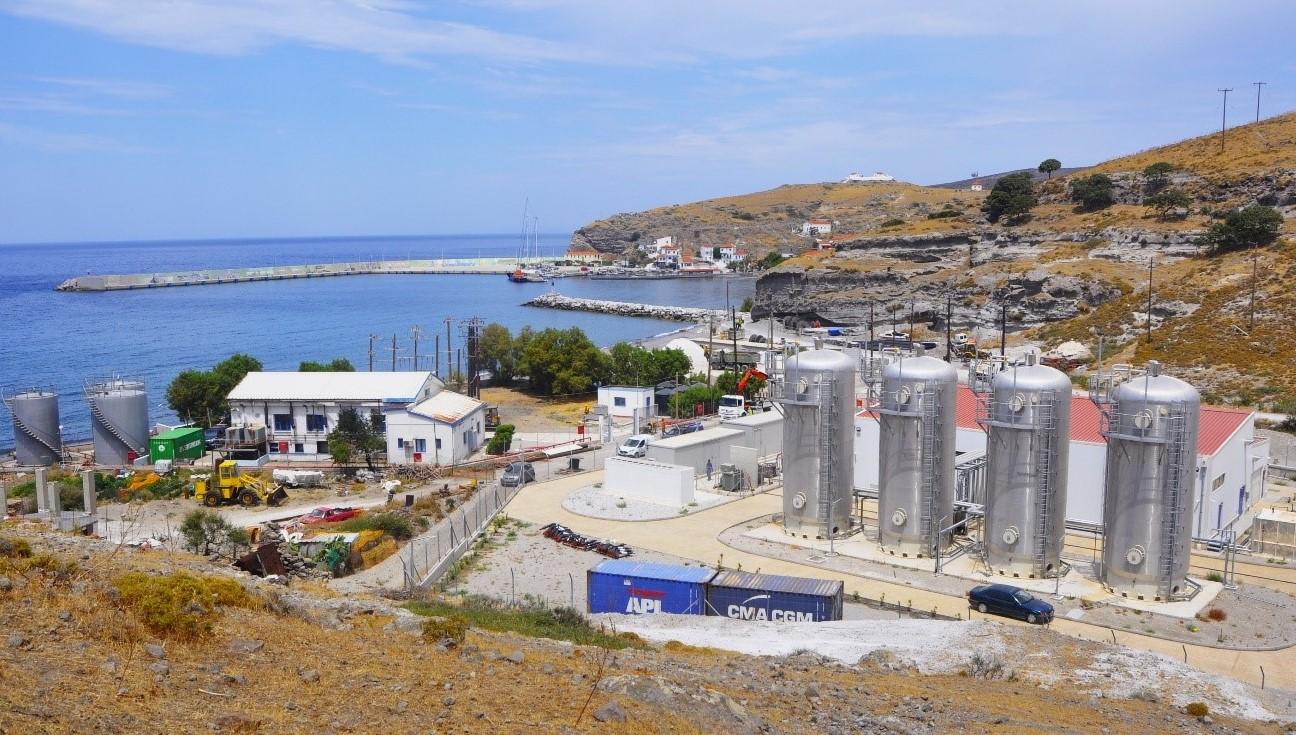 Άγιος Ευστράτιος: Θέρμανση με τον άνεμο και τον ήλιο