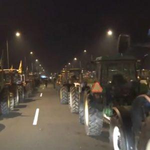 Αγρότες: Ενισχύουν τα μπλόκα τους – Πάνω από 5.000 τρακτέρ στους δρόμους
