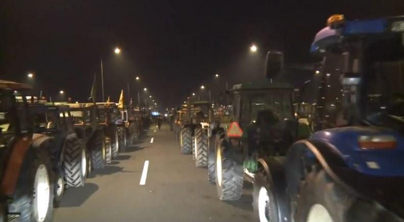 Αγρότες: Ενισχύουν τα μπλόκα τους – Πάνω από 5.000 τρακτέρ στους δρόμους