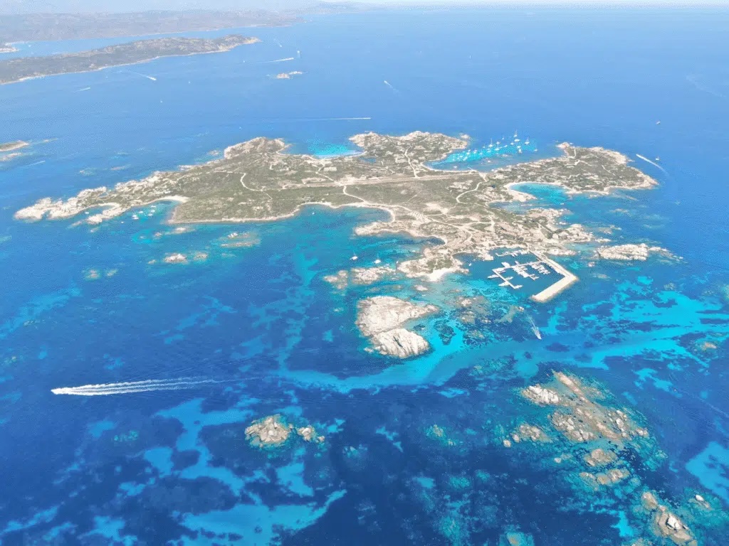 Καβάλο: Το «νησί των δισεκατομμυριούχων» με τη σκοτεινή φήμη