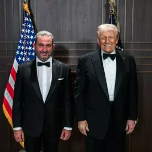 Εξάρχου: Προσκεκλημένος του Ντόναλντ Τραμπ με την αφρόκρεμα των επιχειρήσεων και της πολιτικής