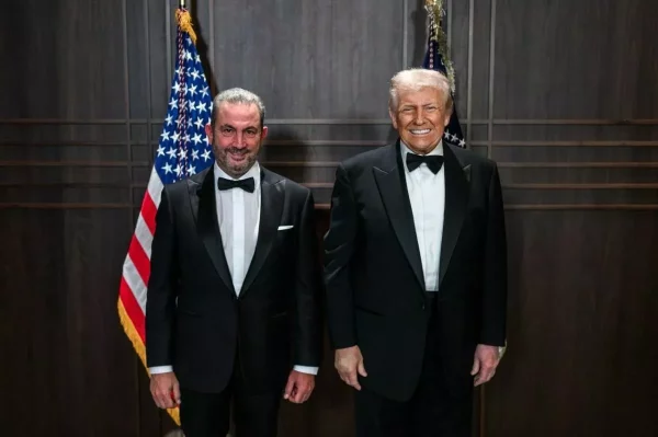 Εξάρχου: Προσκεκλημένος του Ντόναλντ Τραμπ με την αφρόκρεμα των επιχειρήσεων και της πολιτικής