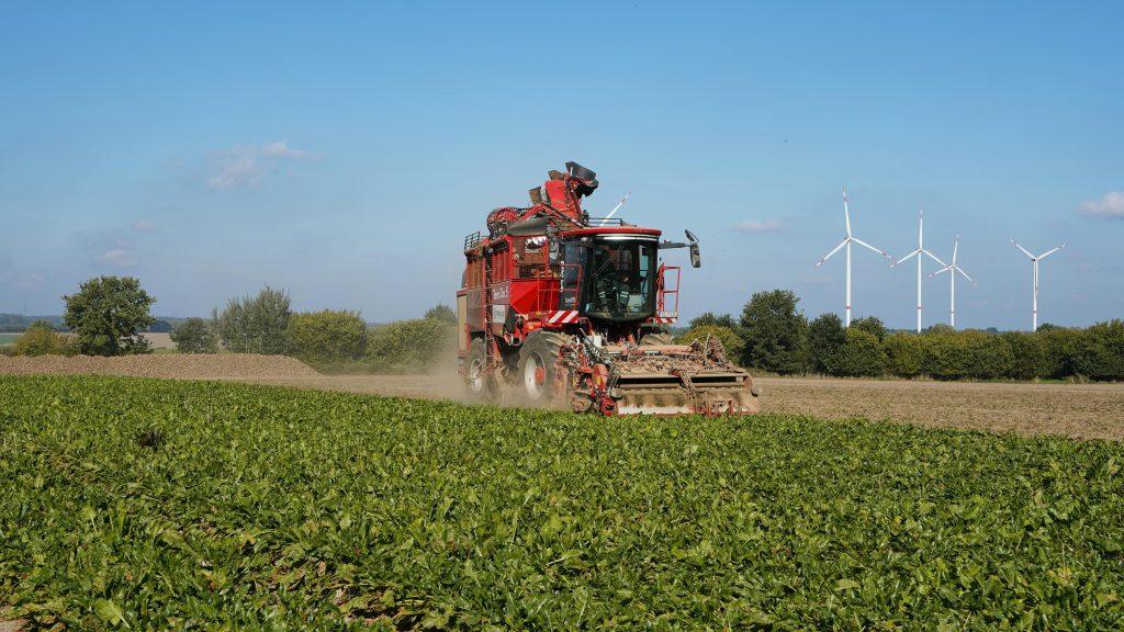 Tραμπ: Μετά το πλήγμα στους αγρότες λόγω δασμών υπόσχεται βοήθεια 12 δισ.