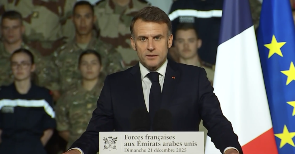 Μακρόν: Θα ναυπηγήσουμε νέο αεροπλανοφόρο