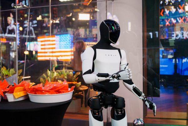 Ρομπότ: Τα οραματίζεται ο Μασκ αλλά μπορεί να τον προλάβει η Κίνα
