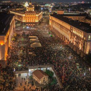 Βουλγαρία: Αποσύρθηκε ο προϋπολογισμός του 2026, μετά από πολυήμερες και μαχητικές διαδηλώσεις