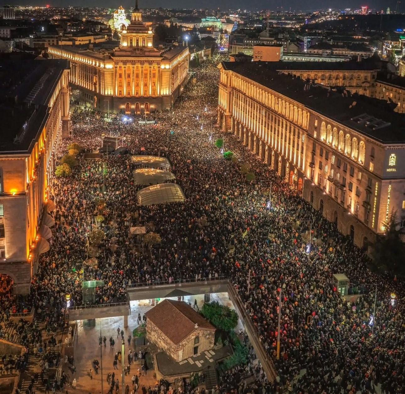 Βουλγαρία: Αποσύρθηκε ο προϋπολογισμός του 2026, μετά από πολυήμερες και μαχητικές διαδηλώσεις