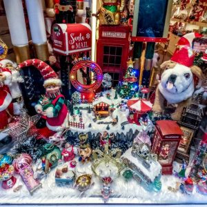 Εορταστικό ωράριο: Ανοιχτά τα καταστήματα σήμερα Κυριακή 28 Δεκεμβρίου