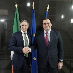 Πιερρακάκης: Συναντήθηκε με τον Ιρλανδό ομόλογό του Simon Harris