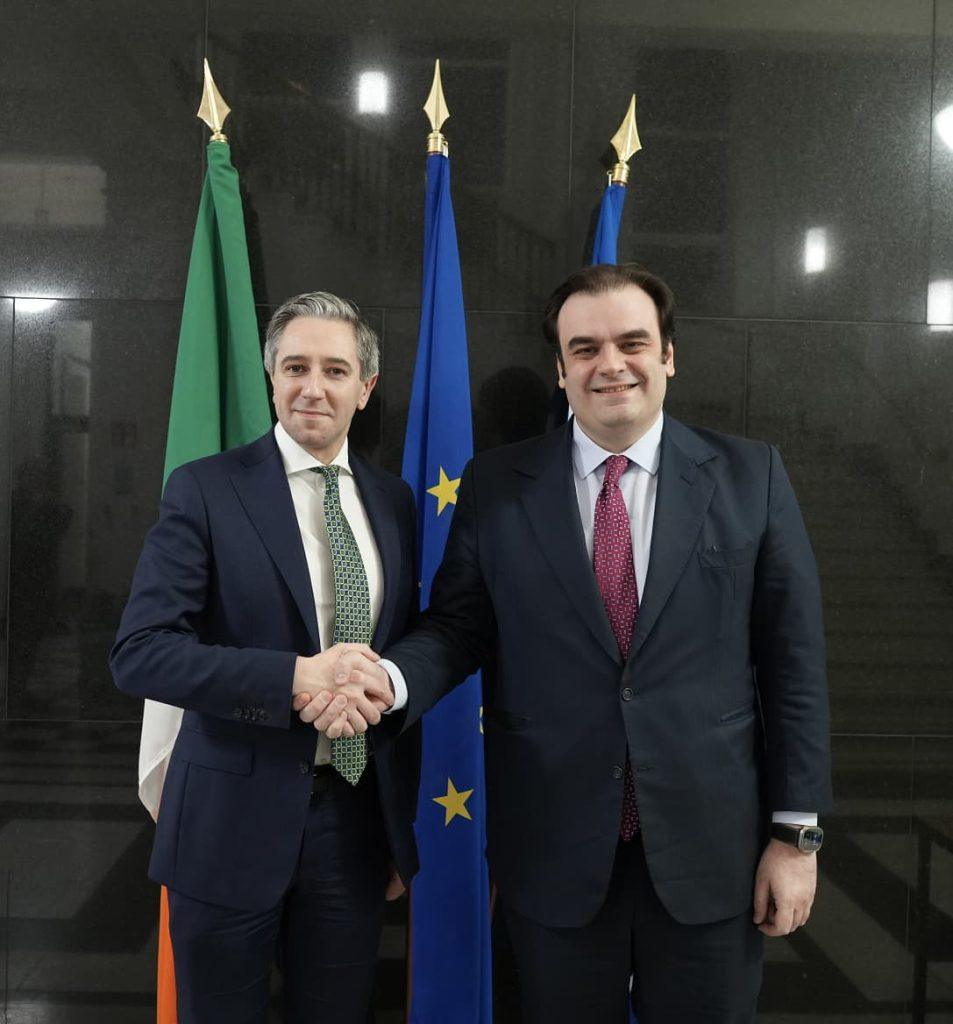 Πιερρακάκης: Συναντήθηκε με τον Ιρλανδό ομόλογό του Simon Harris