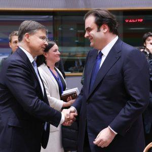 Πιερρακάκης: Τα χαμόγελα πριν της συνεδρίαση του Eurogroup δείχνουν επικράτηση για την προεδρία;