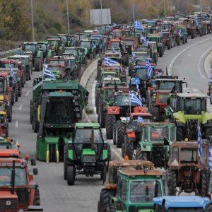 Αγρότες: Συγκέντρωση στο γραφείο του Τσιάρα στην Καρδίτσα – Χημικά στην Κρήτη