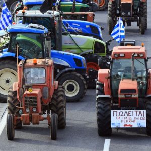 Αγρότες: Παραμένουν στα «πόστα» τους – Και Πρωτοχρονιά στα μπλόκα