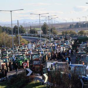 Αγρότες: Παραμένουν ανυποχώρητοι στα μπλόκα