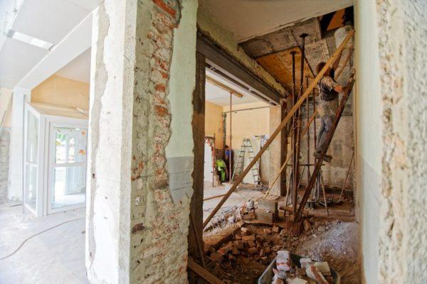 «Ανακαινίζω»: Ξεκινούν οι αιτήσεις – Πώς θα πάρετε την επιχορήγηση
